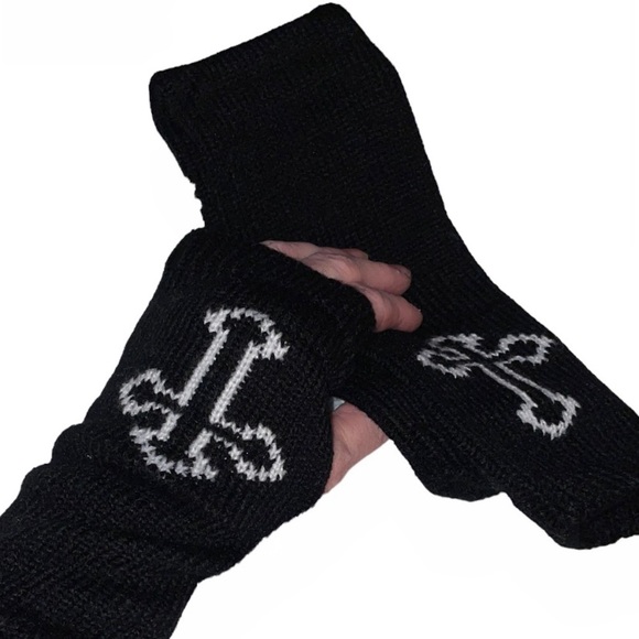 Boutique Accessories Nwot Gothic Cross Thick Knit Arm Warmers